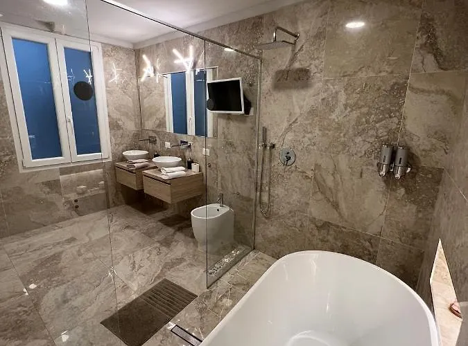 Luxury 1 Al Duomo Di * Parma